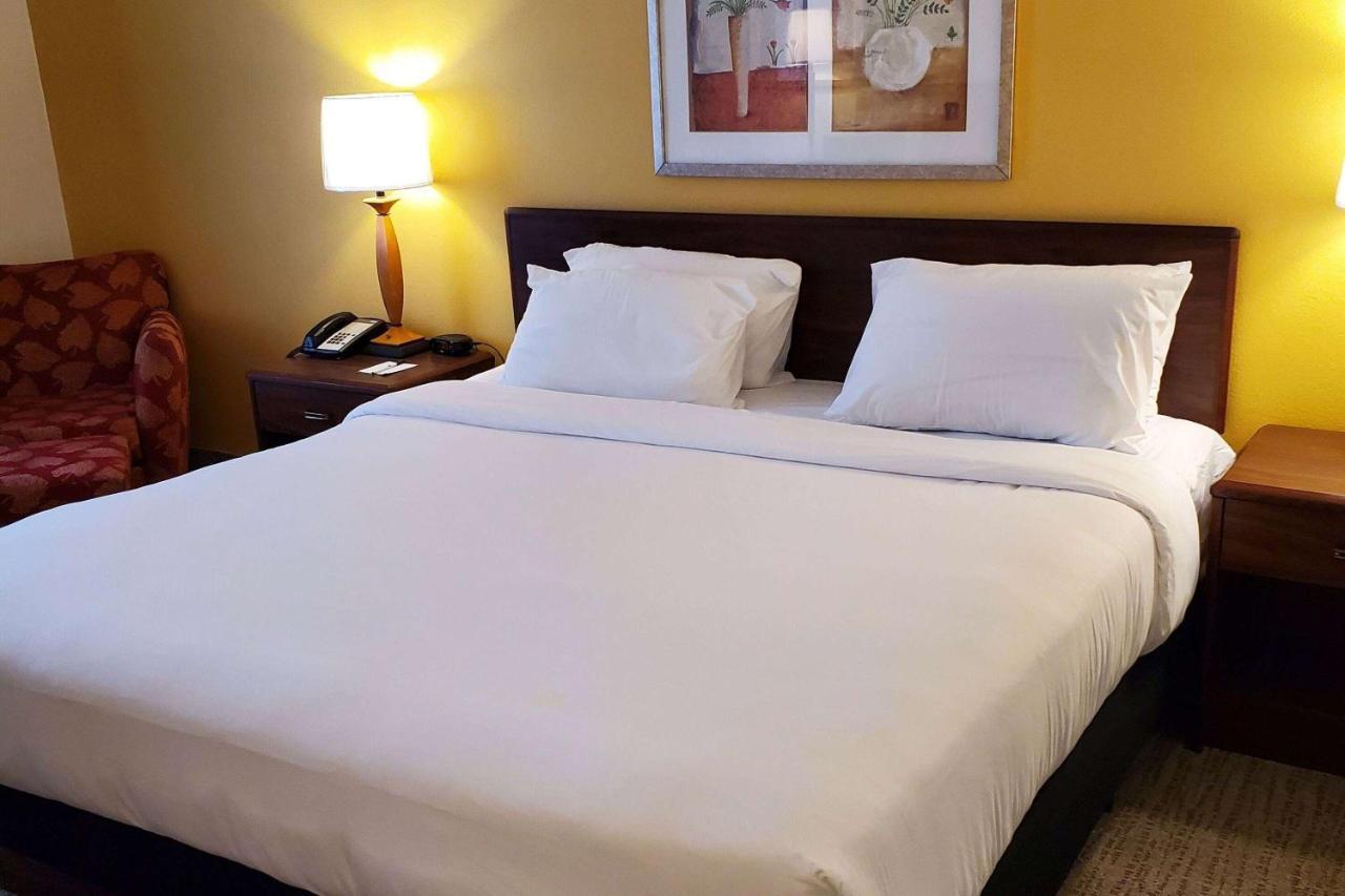 Wingate By Wyndham Uniontown Hotel Bagian luar foto