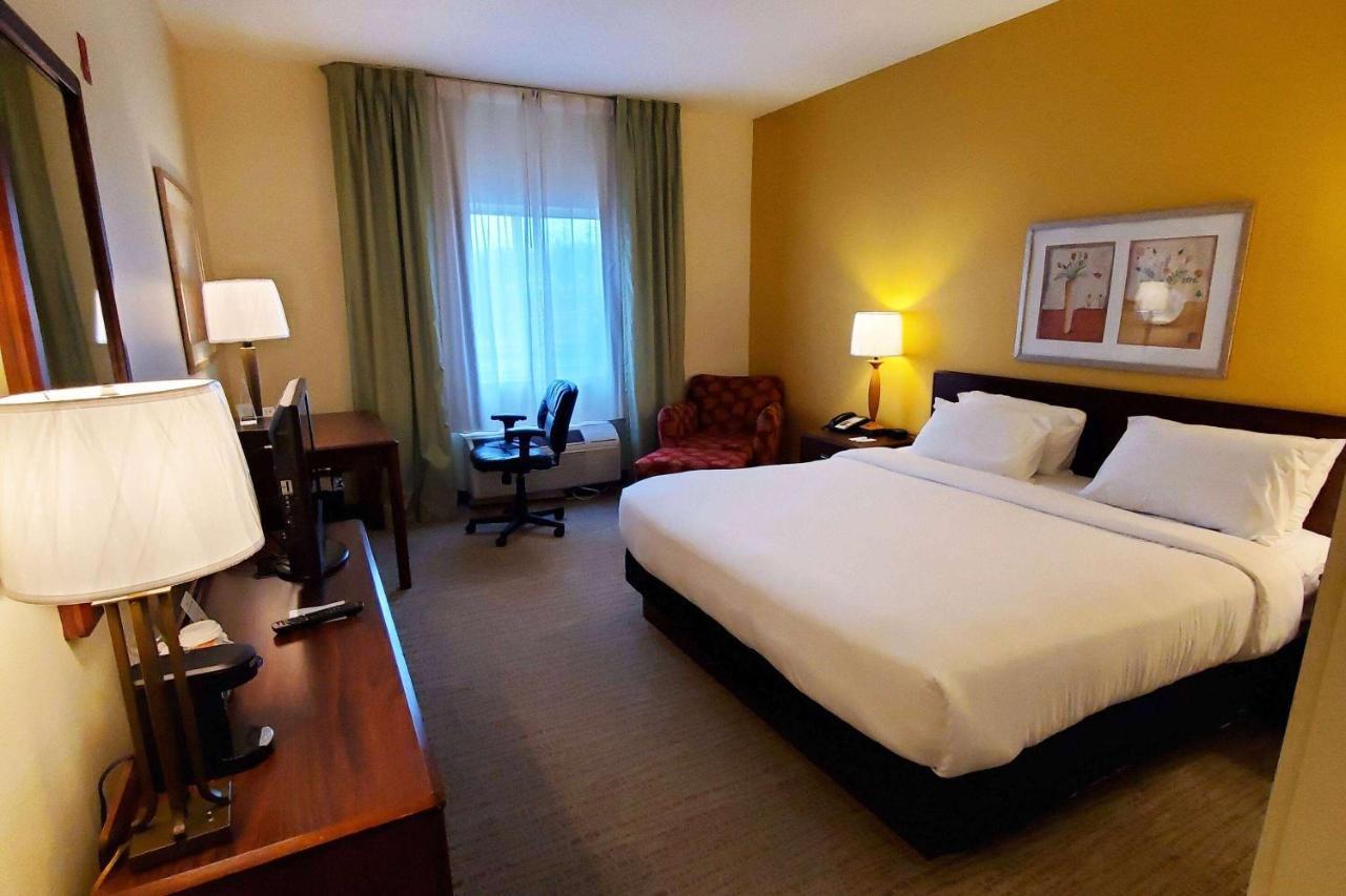 Wingate By Wyndham Uniontown Hotel Bagian luar foto