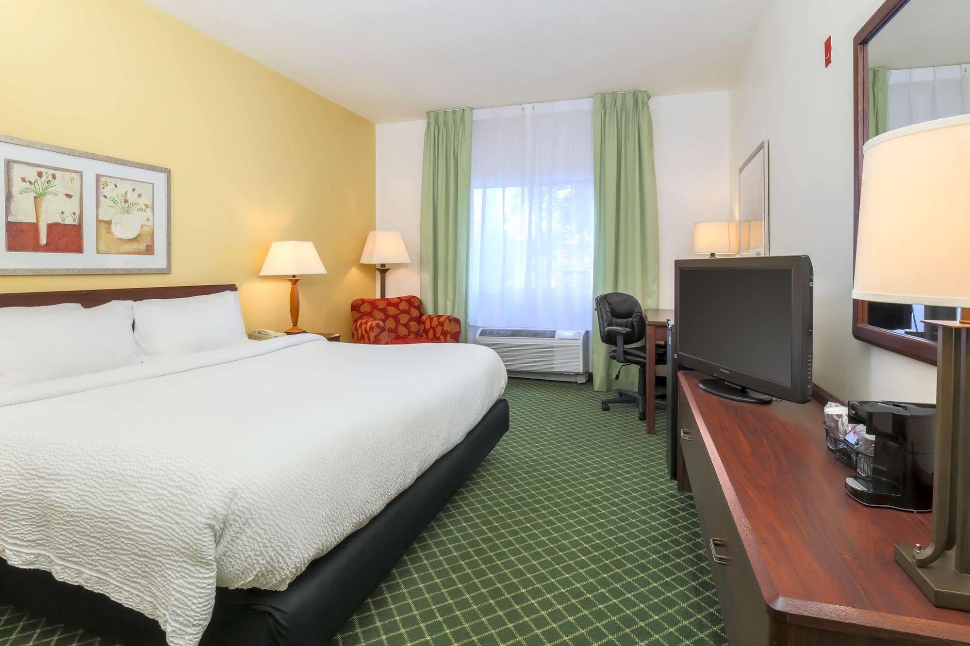 Wingate By Wyndham Uniontown Hotel Bagian luar foto